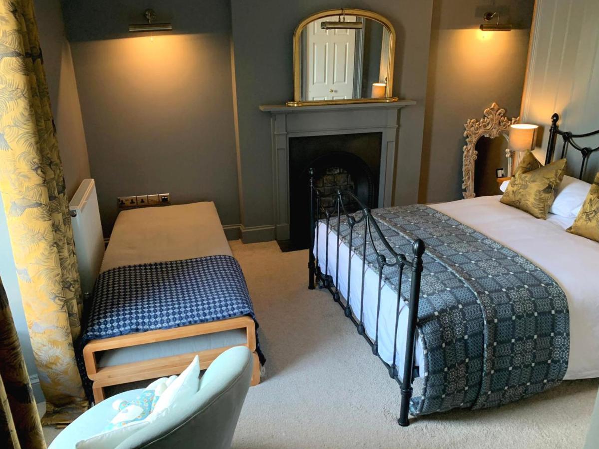 Dylan Thomas Sea View Bed & Breakfast Laugharne Exterior photo