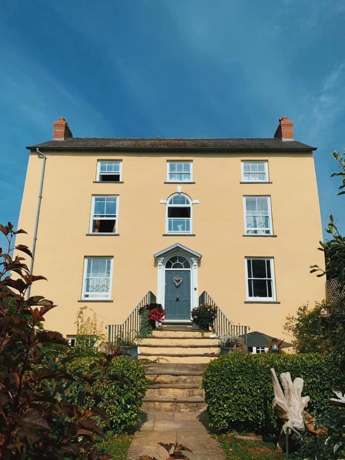 Dylan Thomas Sea View Bed & Breakfast Laugharne Exterior photo
